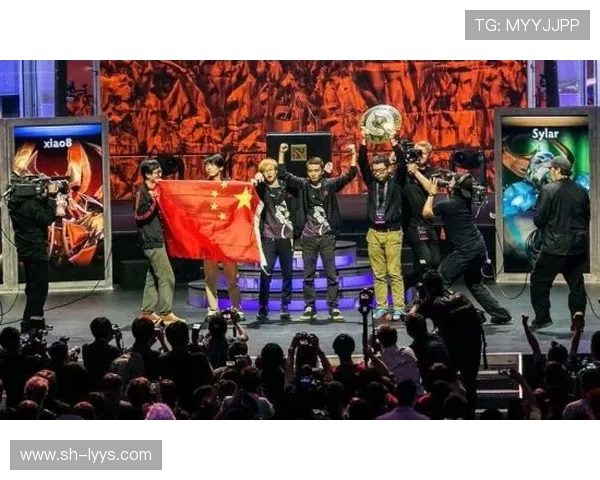 《2025年全球电竞赛事激战正酣 各大战队争夺冠军席位》